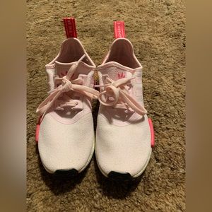 Excellent used condition. Size 8. Adidas NMD R1 Pink Floral EF2305 sneakers